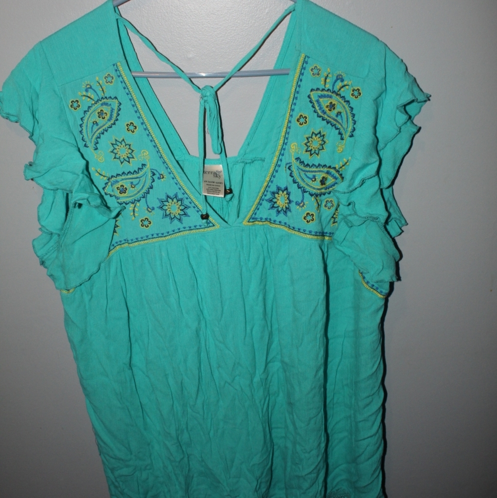 Plus women's top